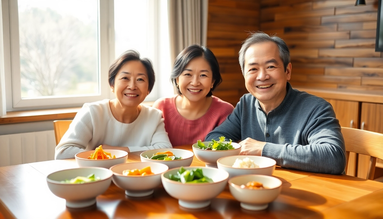 건강하게 미소 짓는 중장년 부부가 나물 반찬이 차려진 식탁에 앉아있는 모습.